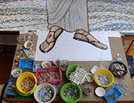 Projekt i realizacja – Mirosław Grzelak, <em>Chrystus</em>, 2011, mozaika, fragment, pracownia