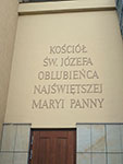 Projekt i realizacja – Mirosław Grzelak, <em>Napis</em>, 2012, mozaika, fasada kościoła w Warszawie - Ursusie