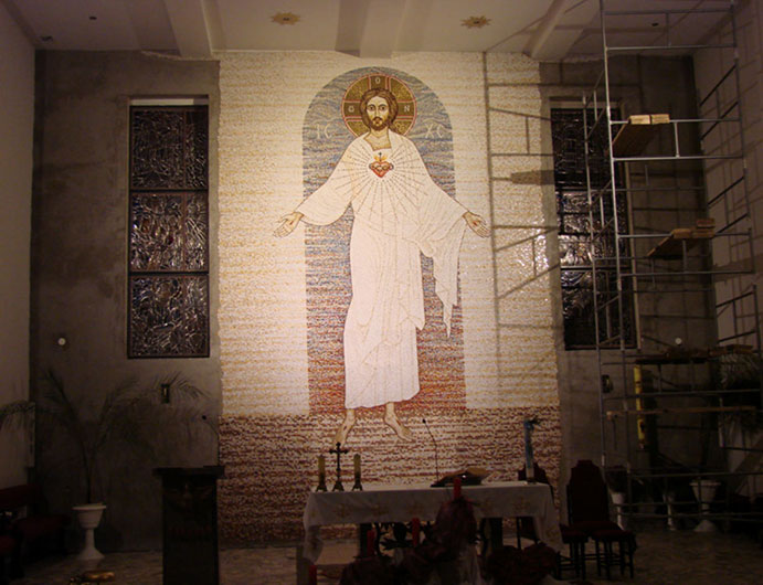Projekt i realizacja - Mirosław Grzelak, Chrystus, 2010, mozaika, kościół w Dobieszowicach