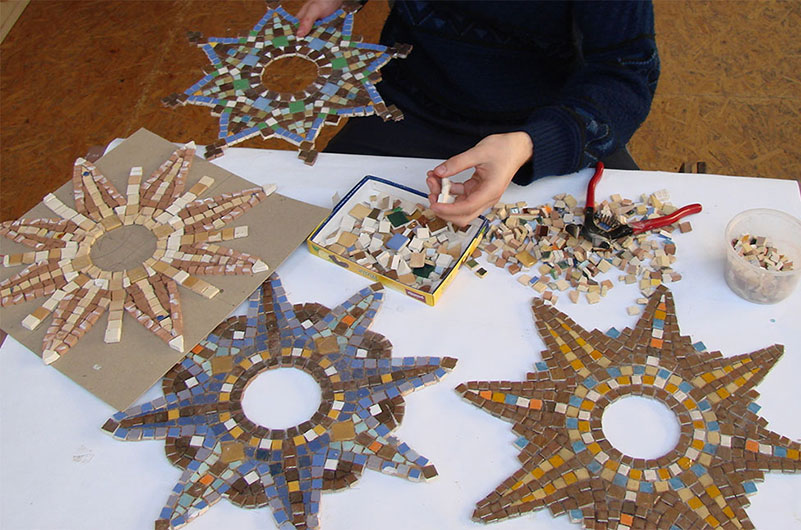 Projekt i realizacja - Mirosław Grzelak, Gwiazdy, 2011, mozaika, pracownia