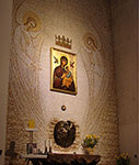 Projekt i realizacja – Mirosław Grzelak,  <em>Anioły</em>, 2007, mozaika, 750 x 400 cm, z ikoną <em>Matka Boska Nieustającej Pomocy</em>, 2007, kościół pw. Najświętszego Serca Jezusowego w Dobieszowicach