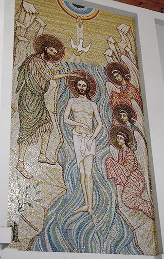 Projekt i realizacja – Mirosław Grzelak, Chrzest Pański, 2010, mozaika, 550 x 230 cm, kościół pw. Niepokalanego Poczęcia Najświętszej Marii Panny w Łodzi - Andrzejowie