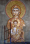 Projekt i realizacja – Mirosław Grzelak, <em>Maryja z Jezusem</em>, 2007, mozaika, fragment, kościół w Łodzi – Andrzejowie
