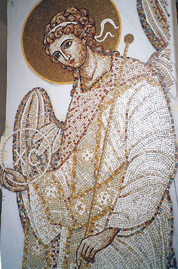 Projekt i realizacja – Mirosław Grzelak, Archanioł, 2004, mozaika sakralna, fragment, w pracowni