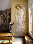 Projekt i realizacja – Mirosław Grzelak, <em>Archanioł Gabryjel</em>, 2004, mozaika, 380 x 170 cm, kaplica braci dolorystów w Józefowie k. Otwocka