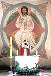 Projekt – Mirosław Grzelak, realizacja - Mirosław Grzelak i Kazimierz Żuk, <em>Deesis</em>, 2001, mozaika, fragment, kaplica braci dolorystów w Józefowie k. Otwocka