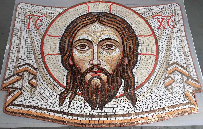 Projekt i realizacja - Mirosław Grzelak, Mandylion, 2020, mozaika, kaplica Nuncjatury Apostolskiej w Warszawie