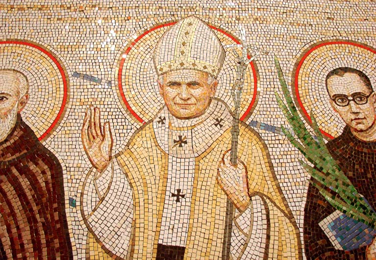 Projekt i realizacja - Mirosław Grzelak, Ukrzyżowanie i święci polscy, 2017 -  2019, mozaika, fragment, kaplica Nuncjatury Apostolskiej w Warszawie