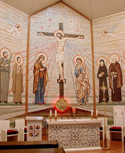 Projekt i realizacja - Mirosław Grzelak, Ukrzyżowanie i święci polscy, 2017 - 2019, mozaika sakralna, fragment, kaplica Nuncjatury Apostolskiej w Warszawie