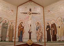 Projekt i realizacja - Mirosław Grzelak, Ukrzyżowanie i święci polscy, 2017 -  2019, mozaika, fragment, kaplica Nuncjatury Apostolskiej w Warszawie