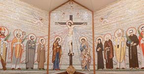 Projekt i realizacja - Mirosław Grzelak, Ukrzyżowanie i święci polscy, 2017 - 2019, mozaika, fragment, kaplica Nuncjatury Apostolskiej w Warszawie