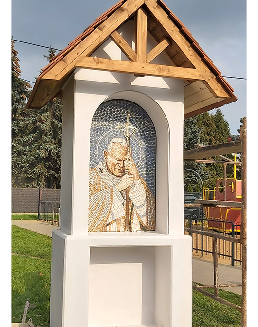 Design and realisation - Mirosław Grzelak, The John Paul II, 2022, mosaic, the chapel in Łódź -  Andrzejów