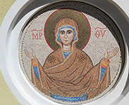 Matka Boska Orantka, 2025, mozaika, kościół w Przysieczy