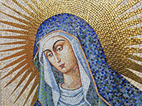 Matka Boska Ostrobramska, 2024, mozaika, fragment, kościół pw. M.B. Miłosierdzia - Ruciane Nida