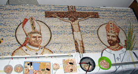 Projekt i realizacja – Mirosław Grzelak, 2014, mozaika <em>Św. JanPaweł II i Św. Wojciech</em> fragment, pracownia