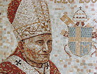 Projekt i realizacja – Mirosław Grzelak, <em>Jan Paweł II</em>, 2006, mozaika, fragment, kościół parafialny w Skoszewach