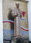 Projekt i realizacja – Mirosław Grzelak, <em>Tło z mozaiki ceramicznej</em>, 2009, kościół pw. św. Krzysztofa w Podkowie Leśnej